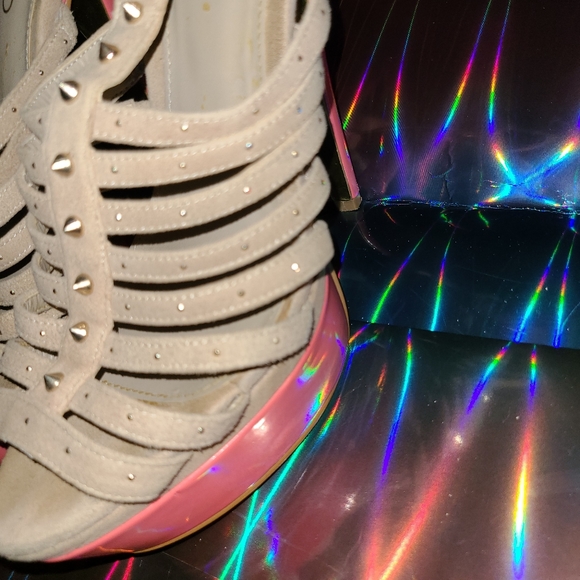 Vintage ALDO Neon Pink and Tan Ankle Strap Gold Studded Platforms Size 8.5 - Picture 12 of 15